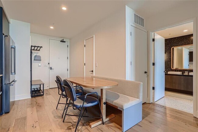 Building Photo - 48 Unit 1806 Ave