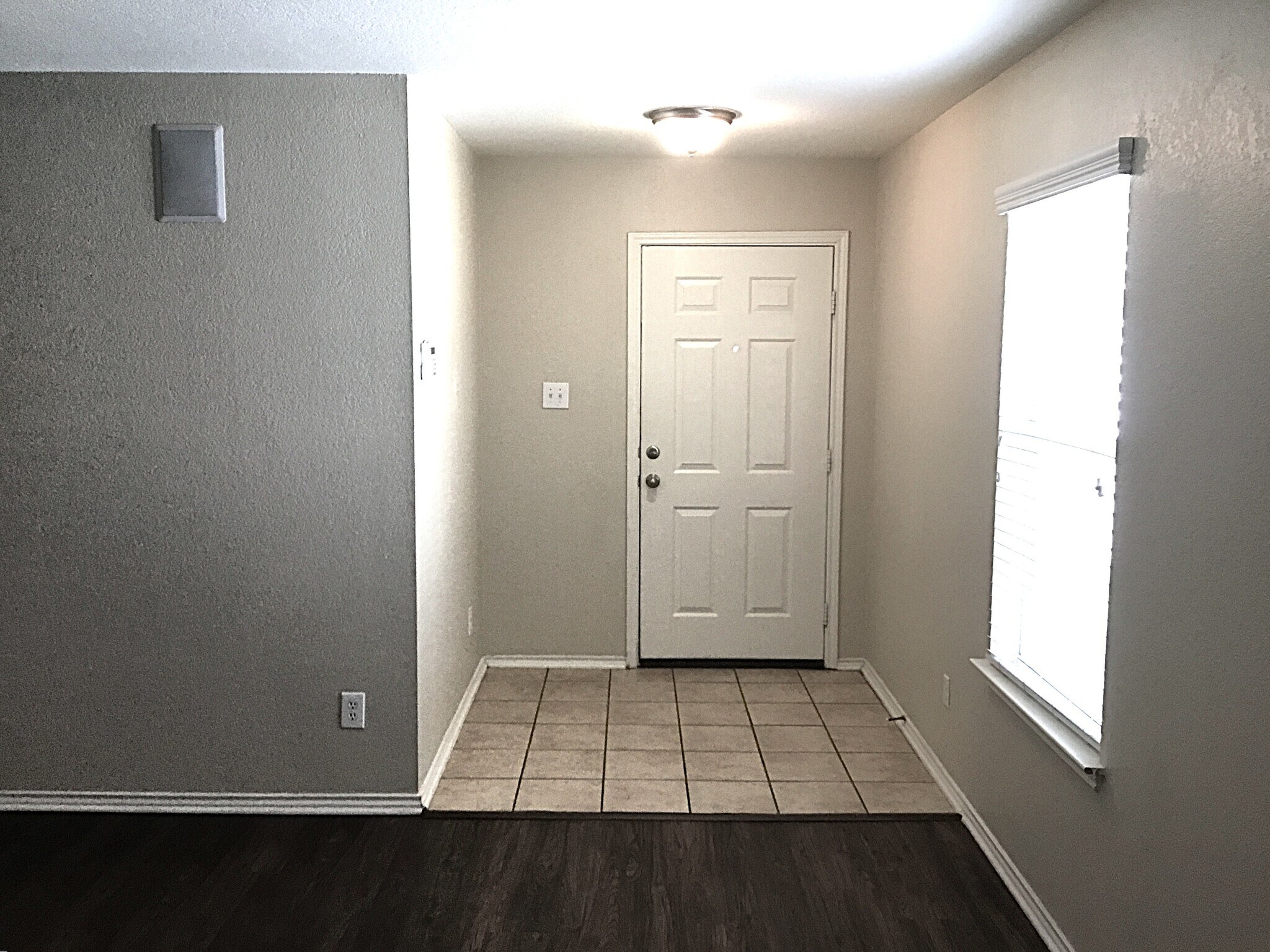 Building Photo - 10123 Del Lago Ct