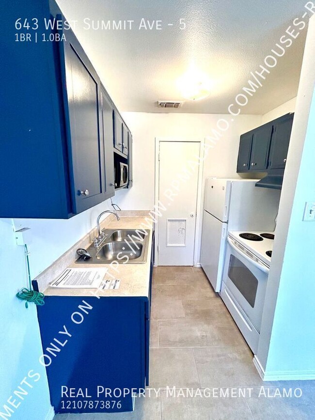 Building Photo - AVAILABLE NOW! 1 Bedroom / 1 Bath Unit Nea...