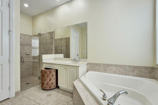 Building Photo - 7421 NW 115th Terrace