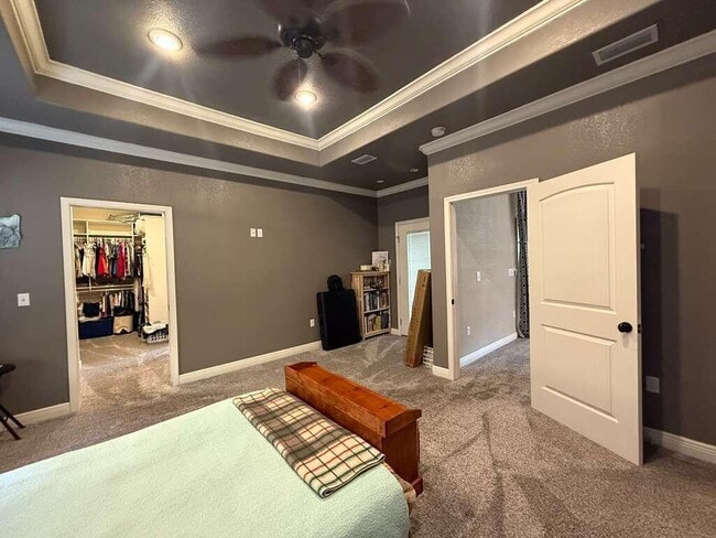 Building Photo - 703 Nutmeg Ave