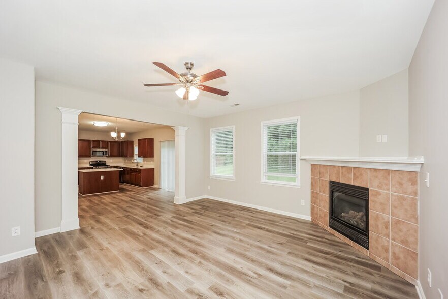 Building Photo - 8949 Crest View Cir