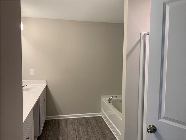 Building Photo - 2139 Lanier Harbor Pt