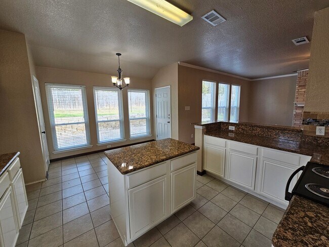 Building Photo - Spacious & Inviting 6-Bedroom Cedar Hill Home – Perfect for Your Next Move