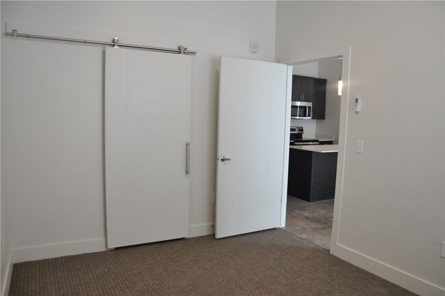 Building Photo - 1 bedroom 1 bath in SLC!