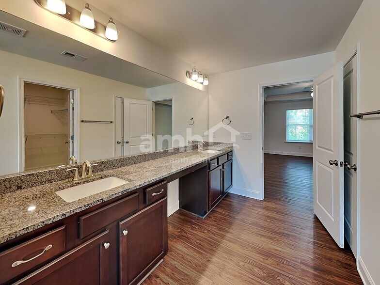 Building Photo - 5125 Canyon Creek Way