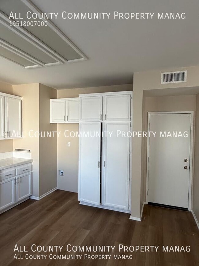 Building Photo - 42176 Chestnut Dr