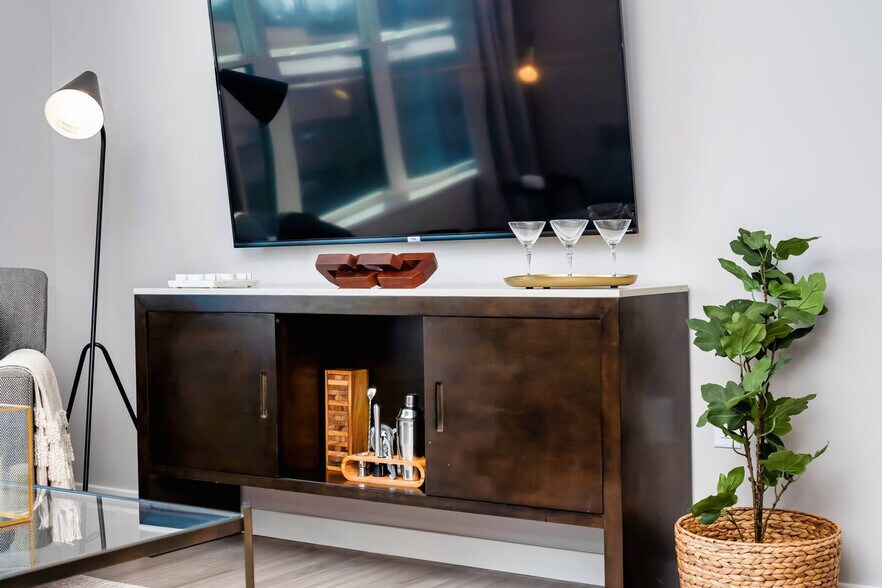 Building Photo - 9 Tower Ln