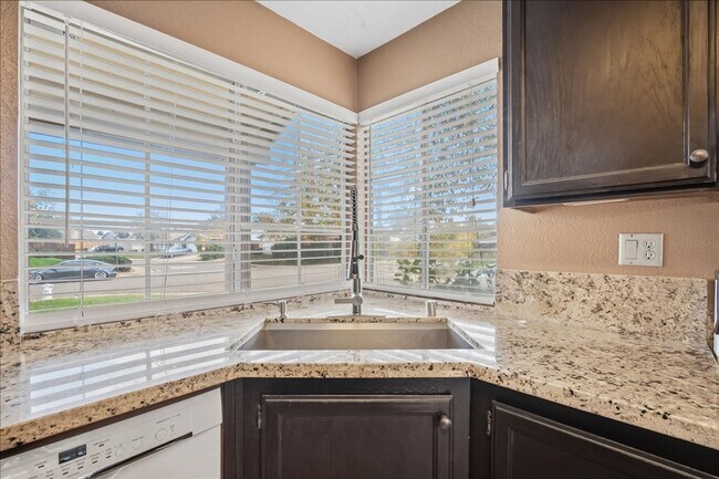 Building Photo - 8138 Sonoma Hills Way