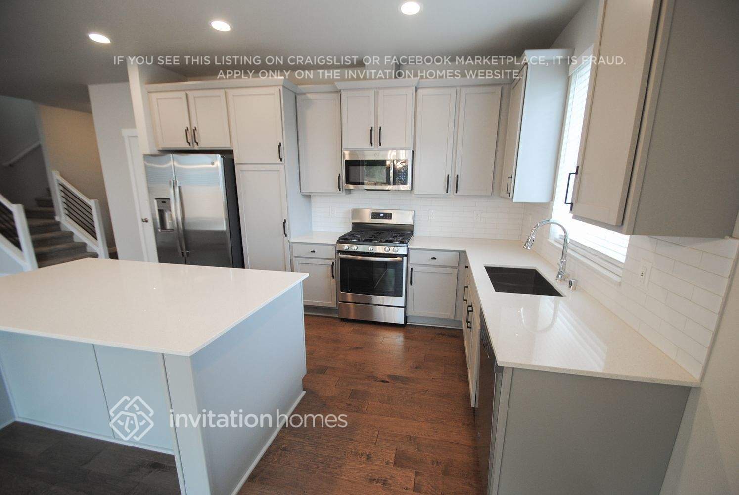 Building Photo - 6113 47th Pl NE