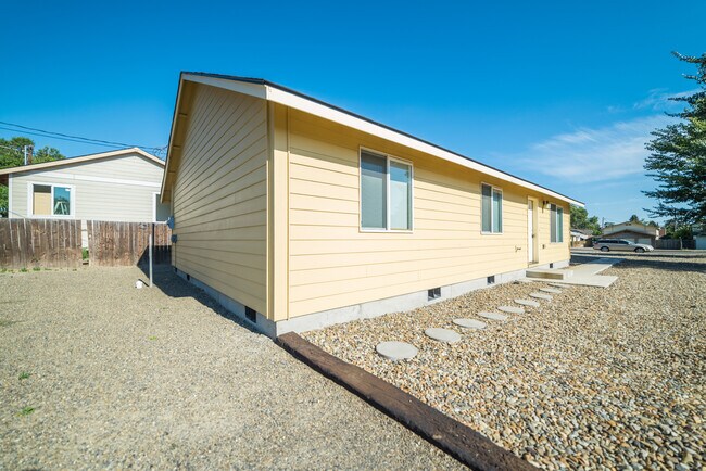 Building Photo - Newer 3 Bedroom Home for Rent