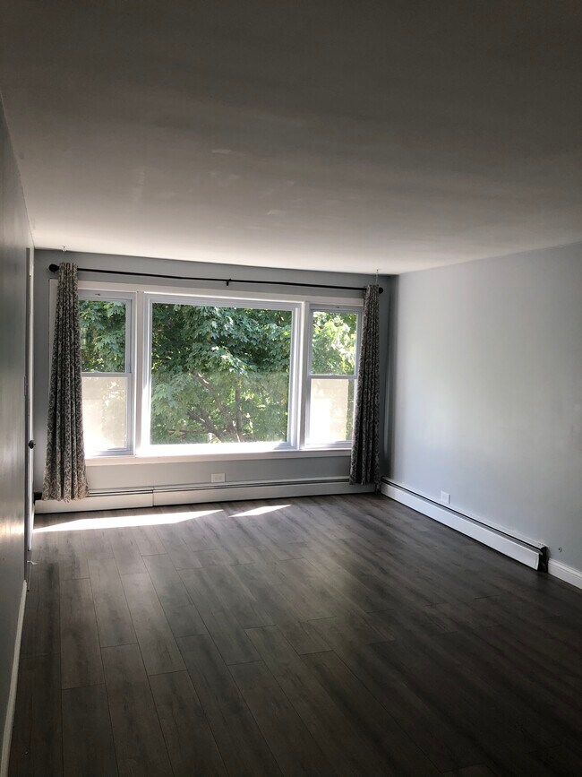 Building Photo - 3520 W 59th St