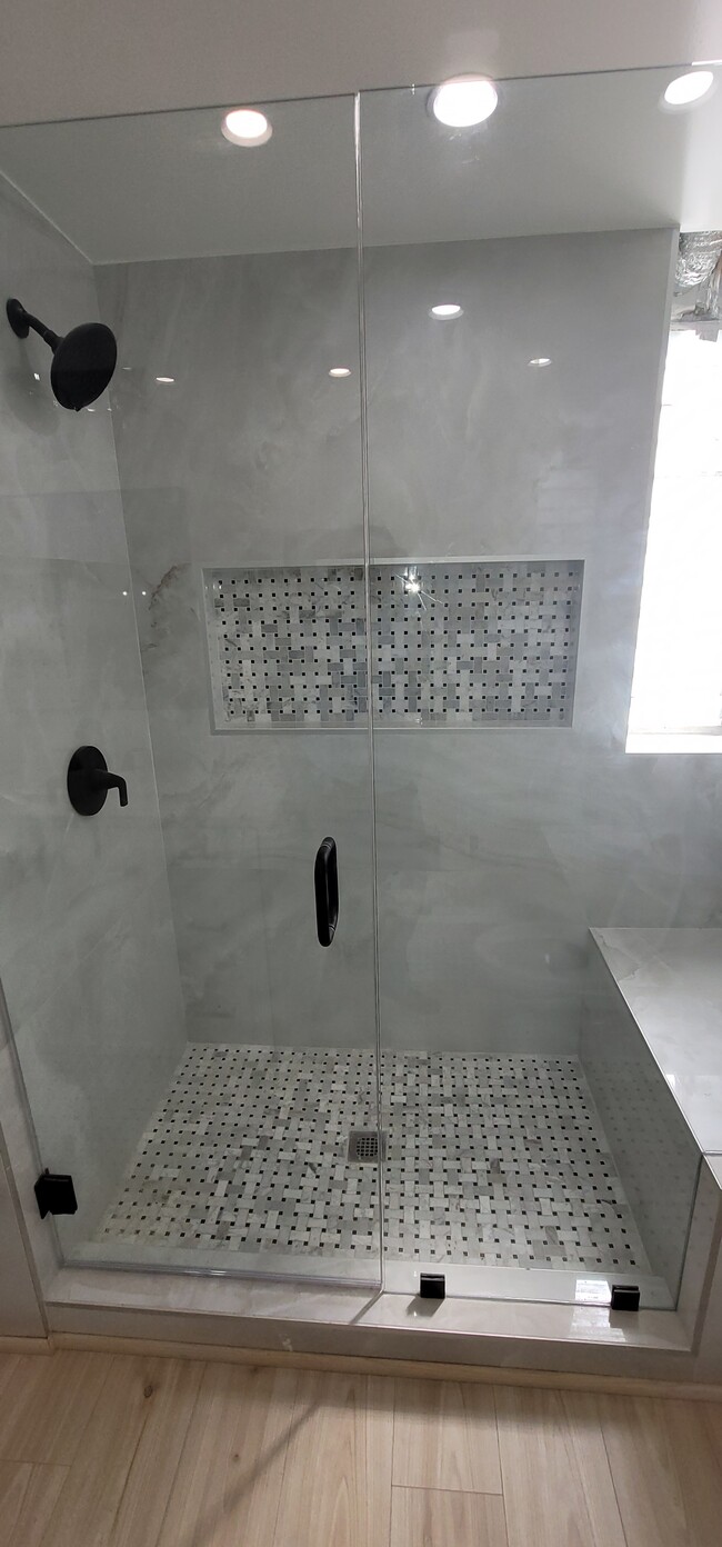 master shower with bench - 1300 Midvale Ave