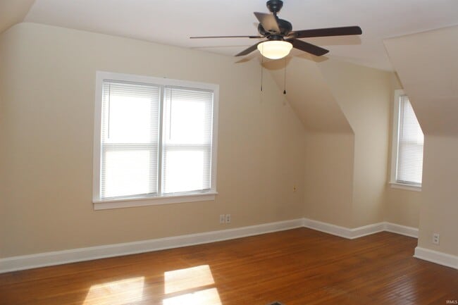 Building Photo - 2100 E Gum St