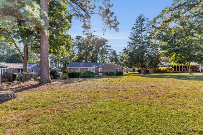Building Photo - 259 Shoreline Dr