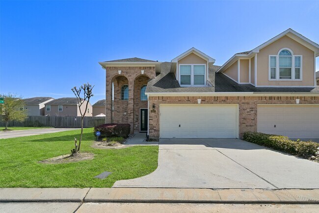 Building Photo - 2007 Que Manor Dr