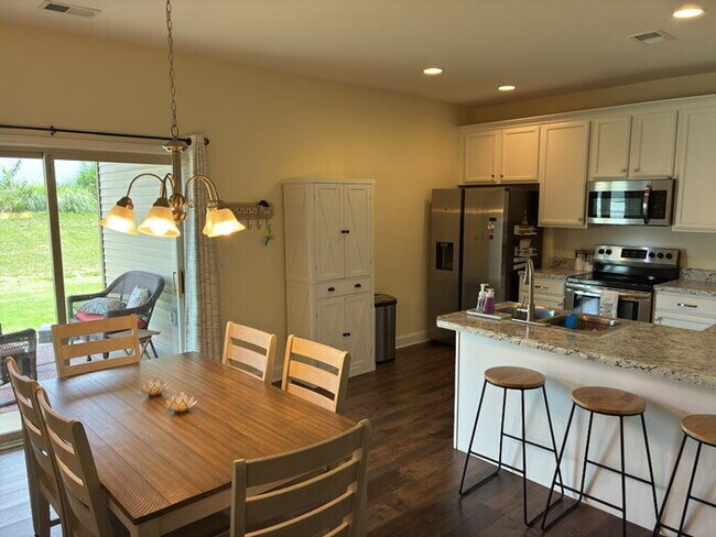 Building Photo - "Charming 3-Bedroom Home with 2 Full Baths in Greenville's Forest Ridge!"