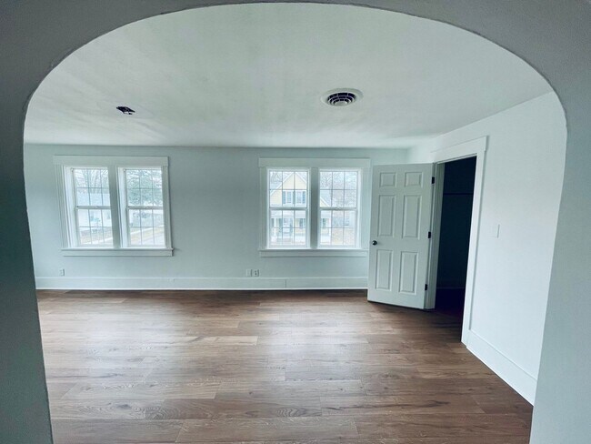 Building Photo - 1144 S Spring St