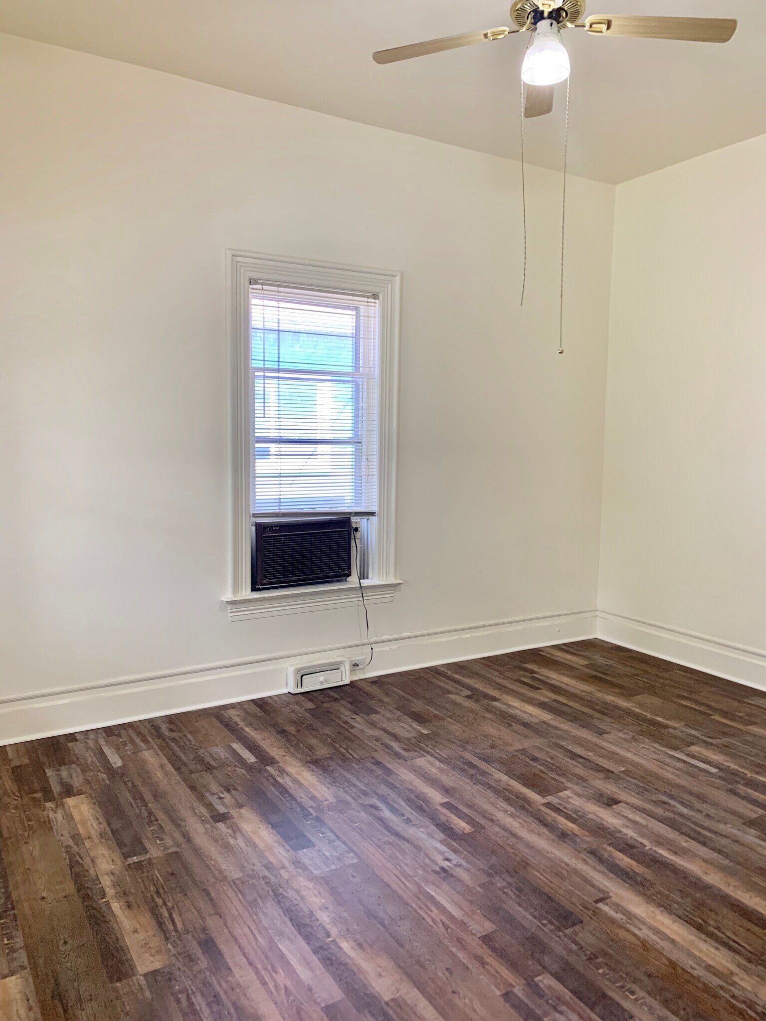Building Photo - 1035 S 800 E