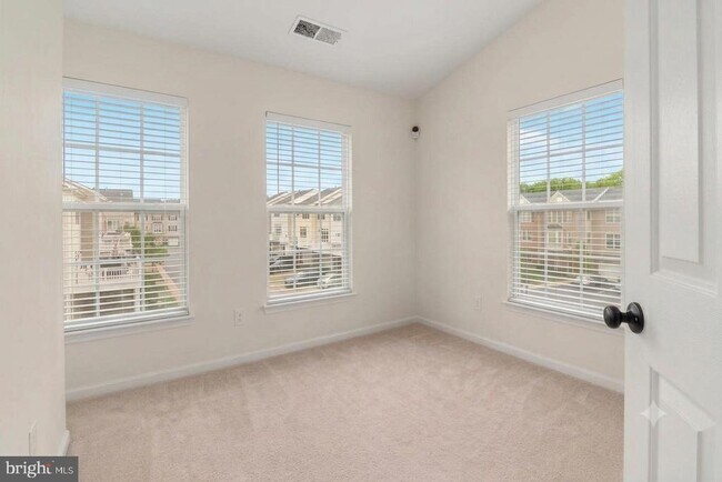 Building Photo - 1056 Pipistrelle Ct