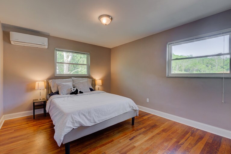 bedroom 1 - 4715 Kirby Ave