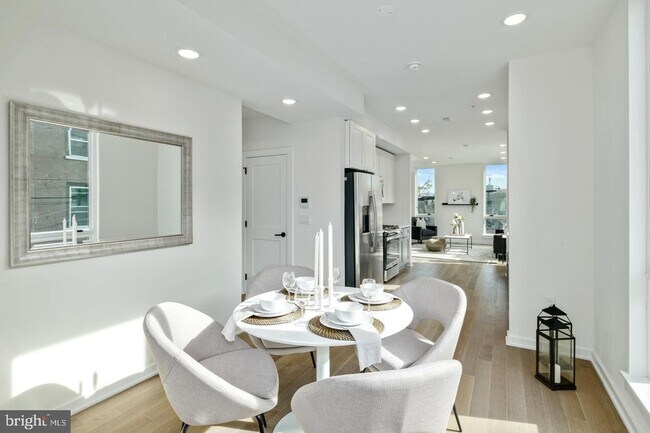 Building Photo - Olde Kensington Two Bedroom Condo
