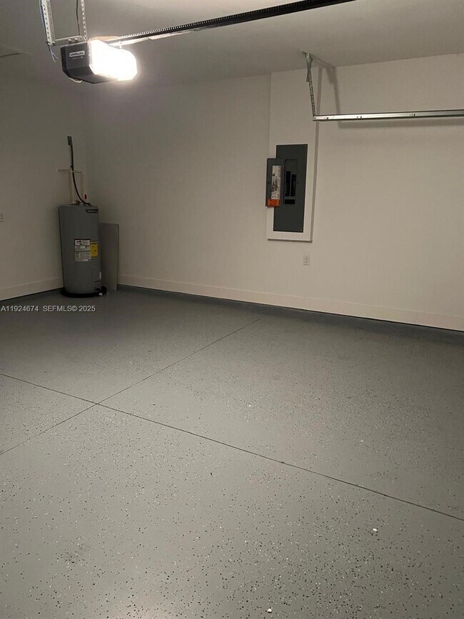 Building Photo - 710 Bedford Point Ave