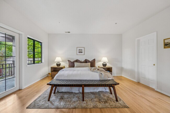 Building Photo - Huge house (2914 Sq. Ft.) in a well desired neighborhood off of Johnson Avenue