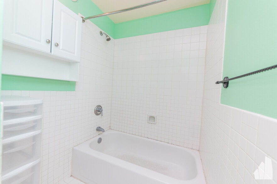 Building Photo - 40 E 9th St