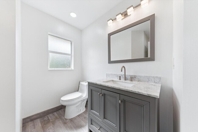 Building Photo - 402 Seminole Palms Dr