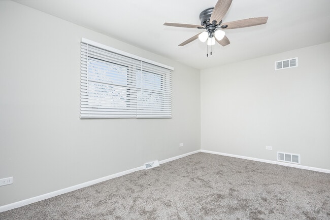 Building Photo - 15369 Ingleside Ave