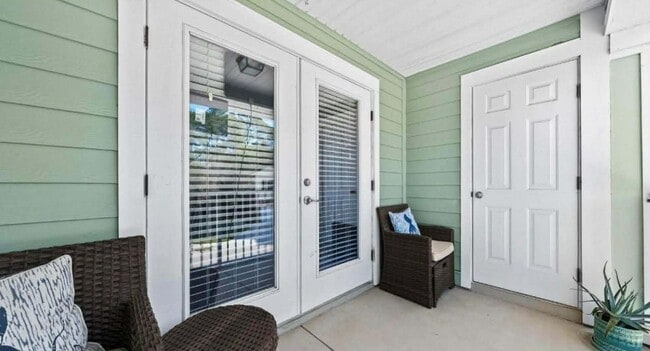 Building Photo - 213 Larkin Pl