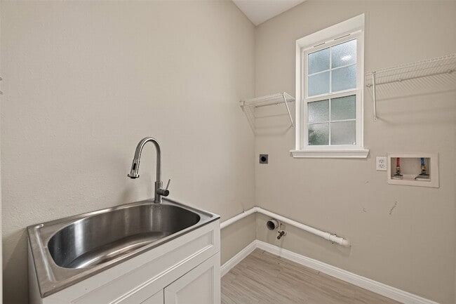 Building Photo - 5015 Cottonglen Ct