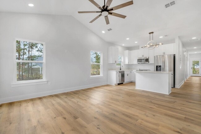 Building Photo - 80 Capri Ln