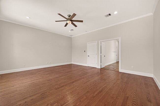 Building Photo - 2211 Silverbonnet St
