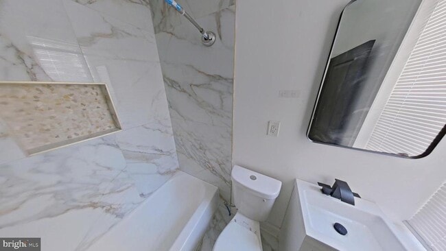 Building Photo - 3331 N Howard St