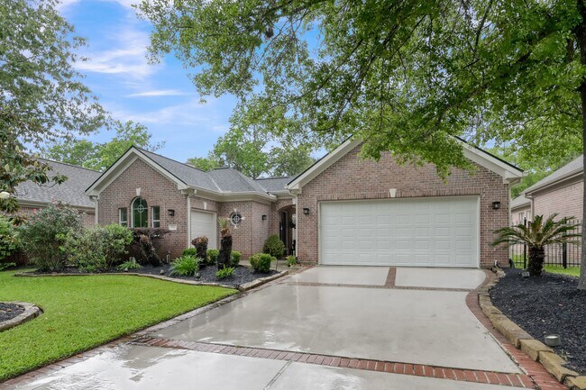 Building Photo - 204 W Pines Dr