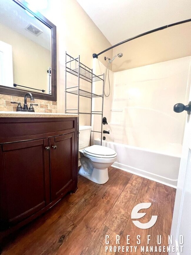 Building Photo - Conveniently Located Close to RALEIGH/RDU/...