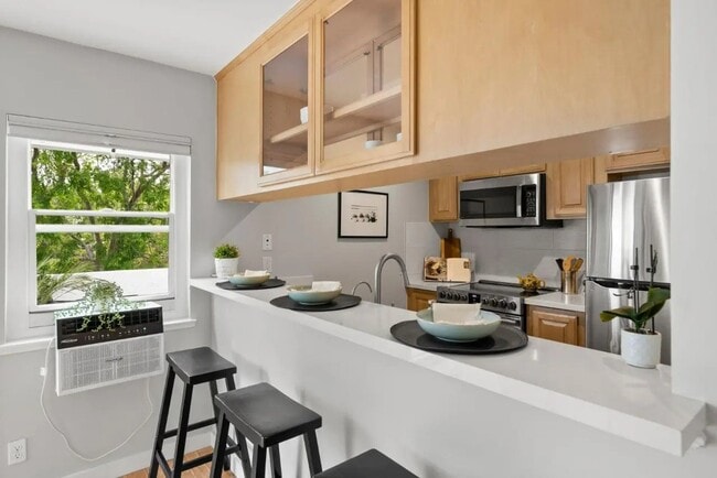 Building Photo - 1919 Alameda de las Pulgas