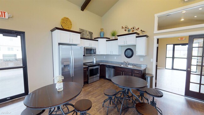 Building Photo - 2 br, 2 bath  - Stonemill Pond Apartments