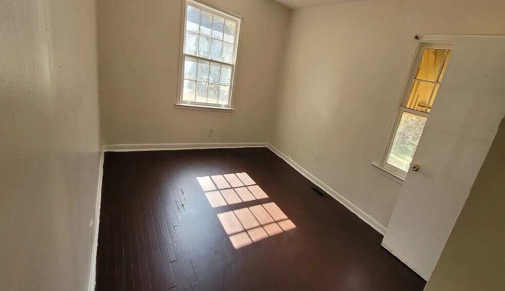 Building Photo - 1687 Beechwood Blvd SW