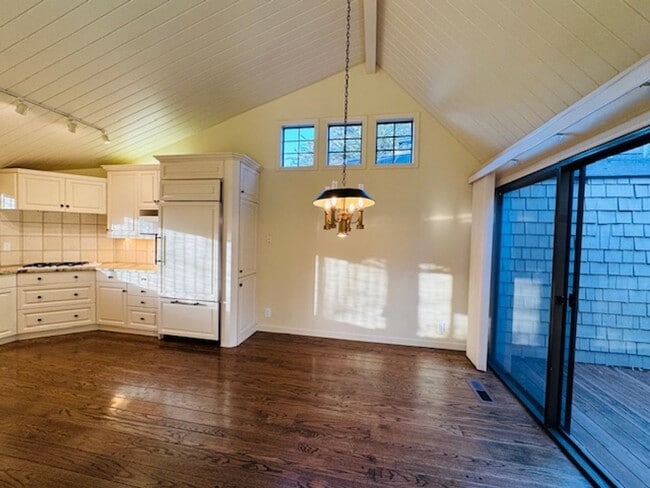 Building Photo - Wonderful 3 bedroom, 2 bath single level home in desirable Orinda Woods community-now available f...