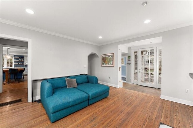 Building Photo - 732 Orchard Terrace