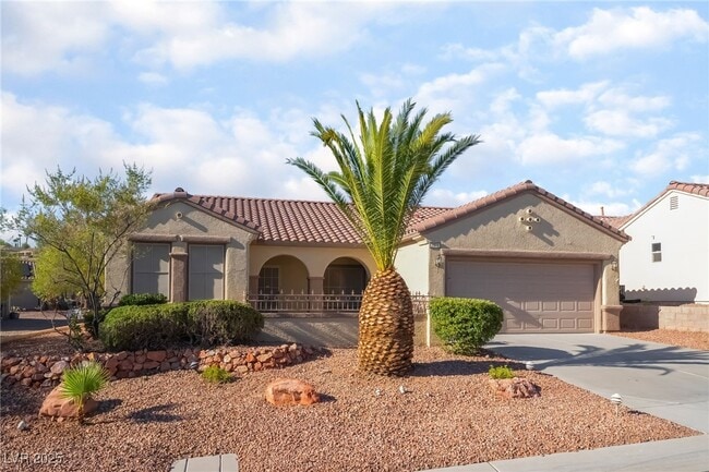 Building Photo - 2571 Thatcher Ave