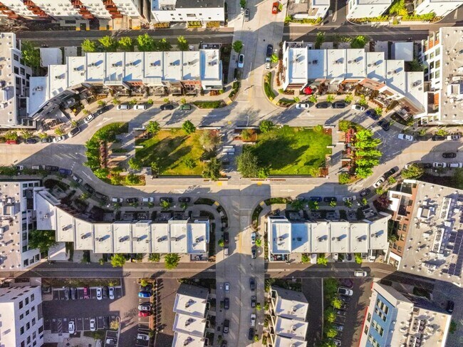 Building Photo - 465 Garden St