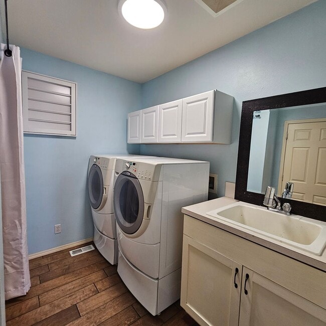 Building Photo - Bright and Stunning 2-Story Home with Dayl...