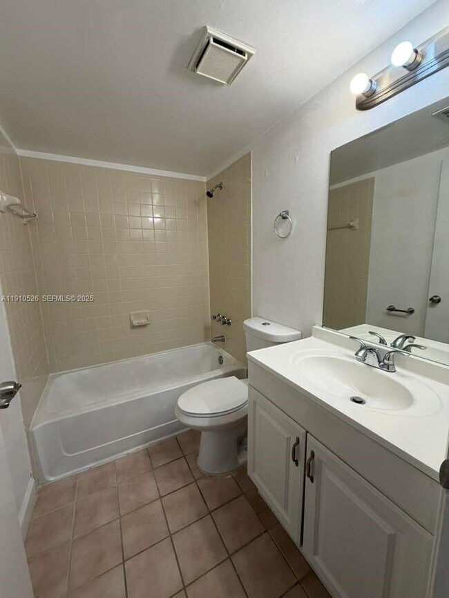 Building Photo - 351 Palm Way