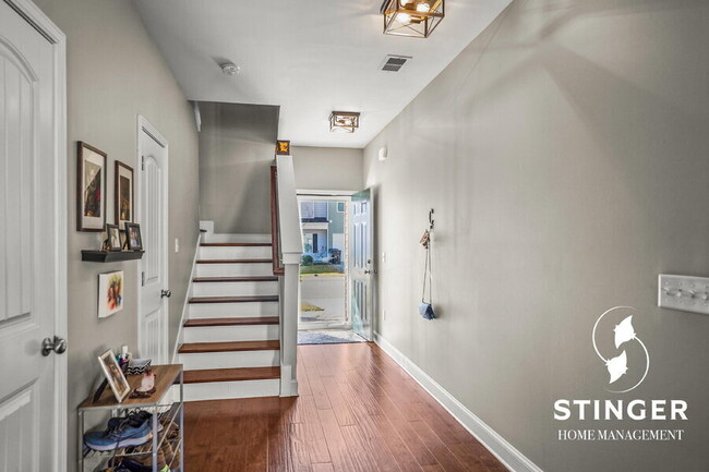 Building Photo - 332 Dante Cir