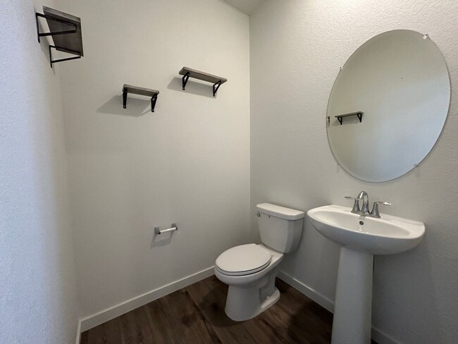 Building Photo - Beautiful New Build in the Heart of Timnat...
