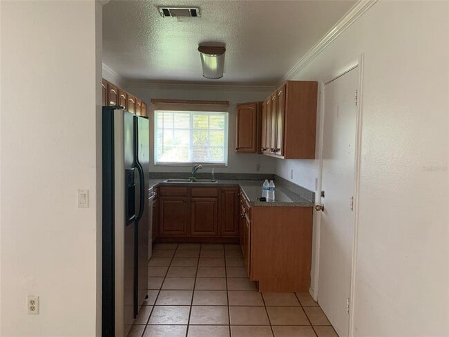 Building Photo - 18356 Robinson Ave